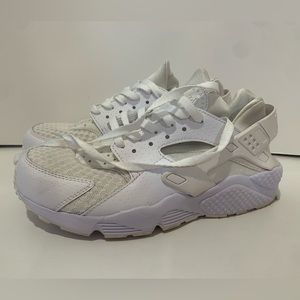 Mens Huarache Sneakers. Excellent condition. Missing Insoles.